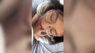 anh họ lâu ngày không sang, bị cô em tụt quần bú ngay tại nhà