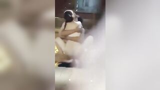 2 em học sinh 11 bỏ học vào nhà hoang đụ nhau 1 cách cuồn nhiệt.