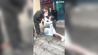 gái xinh khoe hàng public nơi công cộng