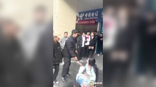 gái xinh khoe hàng public nơi công cộng