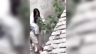 Trên tầng quay lại clip em gái cho ny móc lồn ngay giữa trưa vắng vẻ