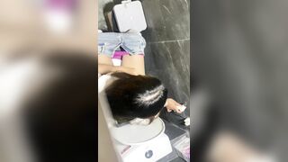 siêu phẩm quay lén các em xinh đi đái nhìn thật thích mắt - phần 1
