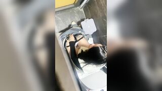 siêu phẩm quay lén các em xinh đi đái nhìn thật thích mắt - phần 2