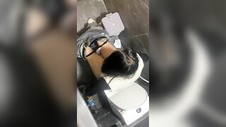 siêu phẩm quay lén các em xinh đi đái nhìn thật thích mắt - phần 2