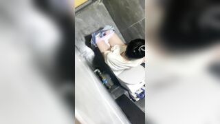 siêu phẩm quay lén các em xinh đi đái nhìn thật thích mắt - phần 7