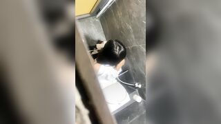siêu phẩm quay lén các em xinh đi đái nhìn thật thích mắt - phần 10