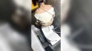siêu phẩm quay lén các em xinh đi đái nhìn thật thích mắt - phần 11