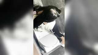 siêu phẩm quay lén các em xinh đi đái nhìn thật thích mắt - phần 12