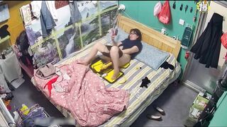 chủ nhà trọ đặt cam quay lén em công nhân thủ dâm