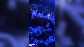 em sinh viên say rượu some luôn trong quán bar