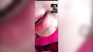 Chị gái máy bay ở nhà nứng lồn gọi video call thủ dâm với trai lạ sướng chảy nước