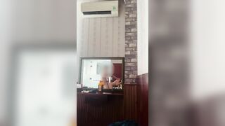 Phang chị máy bay gymer chồng ít đụ