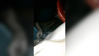 Les: Bú lồn cho bà chị trong nhà vệ sinh