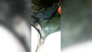Les: Bú lồn cho bà chị trong nhà vệ sinh