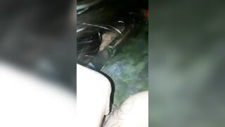 Les: Bú lồn cho bà chị trong nhà vệ sinh