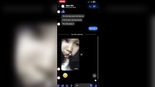 Bé Nhi Đút kẹo mút vào lồn