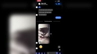 Bé Nhi Đút kẹo mút vào lồn