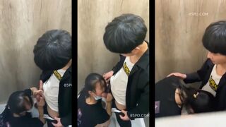 QUAY LÉN, 2 BẠN HS CHƠI NHAU TRONG WC
