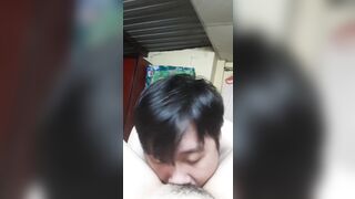 bé teen dâm dục làm tình cùng người yêu ở phòng khách - phần 1