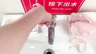 em học sinh múp vú to show lồn ở nhà vệ sinh trường dâm vl