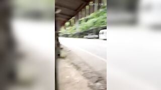 GÁI XINH TẮM NGOÀI ĐƯỜNG