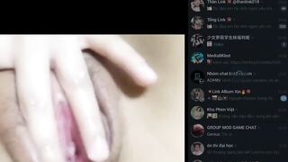 Em gái lồn non thủ dâm chảy nước trắng