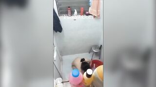 Em hàng xóm tắm 45