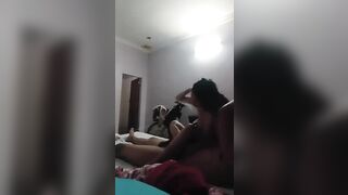 Em bé 17 tuổi trốn cha mẹ vào nhà nghỉ đụ nhau với trai.