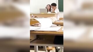 Học sinh ngoan phải tán luôn cô giáo