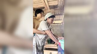 Dụ dỗ đụ vợ thằng khác sau bếp ngay trong nhà nó, hấp dẫn thật sự.