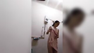 ĐẶT MÁY QUAY NÉN , E VỢ TẮM Ở NHÀ TÔI