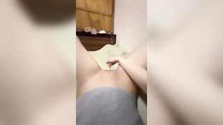 Học sinh thủ dâm trong phòng trọ bằng sex toy bím non cạo sạch lông