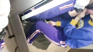 Sau giờ thể dục, dắt con bạn cùng bàn đi phệt ngay
