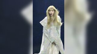 LISA và bộ outfit cực tốn tinh trùng