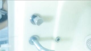 Cặp đôi học sinh cấp 3 mới lớn, lộ clip làm tình trong wc