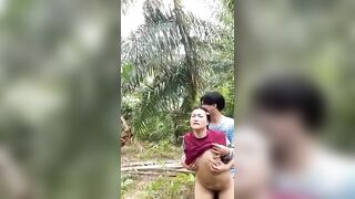 Rất khó mới dụ dỗ được vợ thằng khác ra sau rừng vắng đụ, vậy phải đụ cho nó đả.