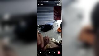 Call sex với bé lớp 10 dụ em nhét bàn chải vô lòn P3