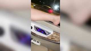 Đi xe khách cô gái tụt quần định public, bị ông lơ xe phát hiện và cái kết.