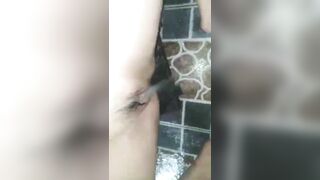 Gia Hân k9 quái lạ em nó thủ dâm bằng vòi nước