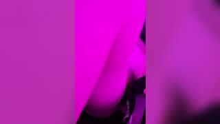 Nghịch lồn em nhân viên quán hát dâm