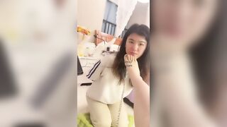 Cô giáo biến thái, Huấn luyện sinh viên thành thú cưng Bú liếm ngón chân cực nứng