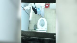 quay lén mấy em gái xinh đi đái em nào đít cũng tròn - phần 8