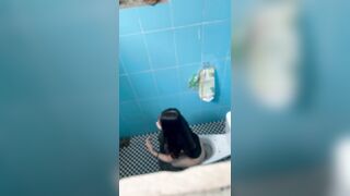 em đẹp quá đái cũng đẹp
