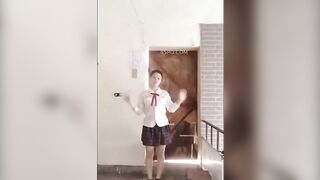 BÉ HS , DẬY THÌ SỚM