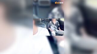 Dâm nữ vú bự nứng lồn cùng bạn trai sờ mò bú cặc public trên taxi phía sau a tài xế 1
