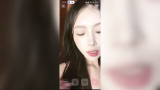 Call với em dâm nữ mình dây TQ cosplay hầu gái ngồi banh háng móc lồn cho a xem