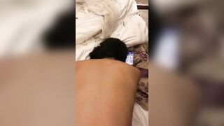 1 con đĩ vừa gọi điện với bạn trai vừa địt nhau với bố đường #2