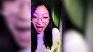em sinh viên nhảy khỏa thân bán quạt kiếm thêm tiền #2