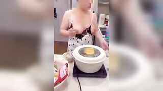 Anh ck quay clip vk lộ dú gửi anh em chí cốt chiêm ngưỡng