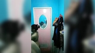 Quay lén chị vú to tắm 3